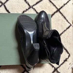 1802 Leather Black Ankle Boots with Zipper